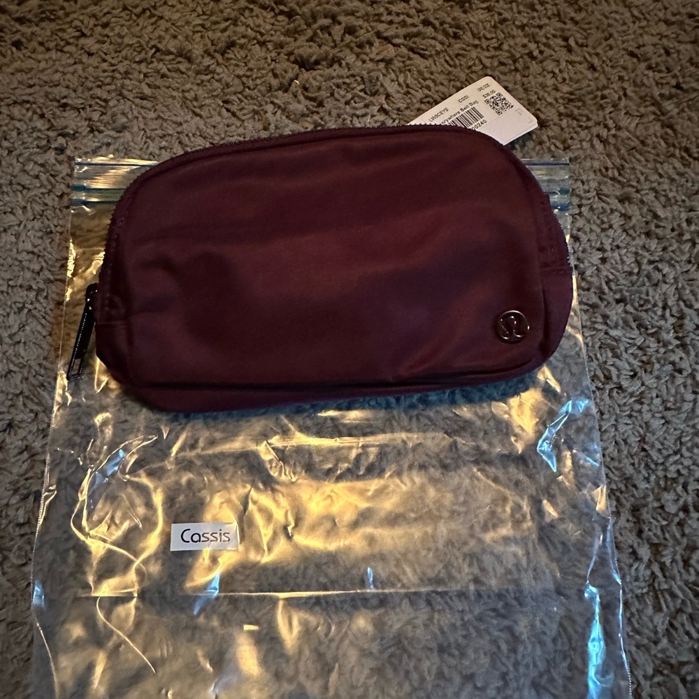 Lululemon Everywhere Belt Bag CASSIS